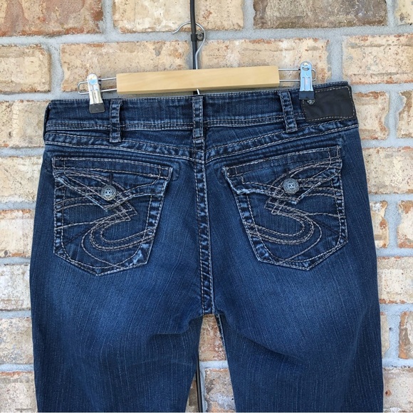 Silver Women’s Suki Surplus Flare Raw Hem Dark Wash Mid Rise Jeans W32/L32 - Picture 10 of 15